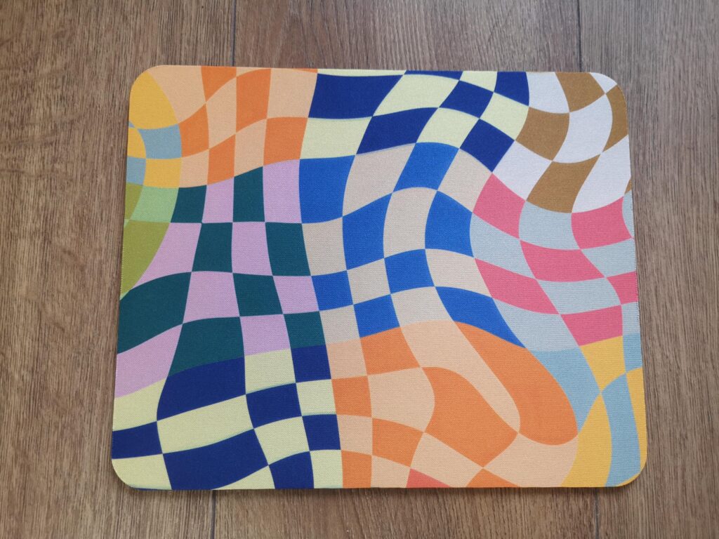 Retro Checkered Mouse Pad, Abstract Wavy Geometric Colorful Desk Mat
